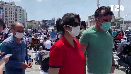 Taksim Camisi açılıyor | Cemaat, meydanda namaz kıldı