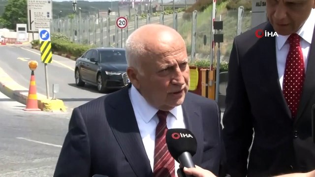 Işın Çelebi listesini divan kuruluna teslim etti