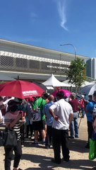 人流配额增多 中心系统瘫痪 150人  暴晒   等接种  1