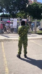 人流配额增多 中心系统瘫痪 150人  暴晒   等接种  2