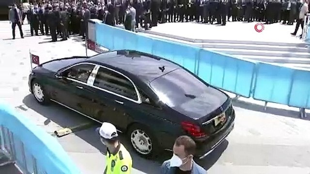Cumhurbaşkanı Recep Tayyip Erdoğan, Cuma namazı ile birlikte açılışı yapılacak olan Taksim Camisi'ne geldi