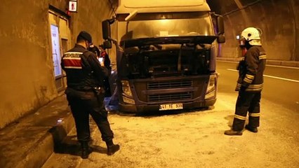 Bolu Dağı Tüneli'ndeki tır yangını ulaşımı aksattı
