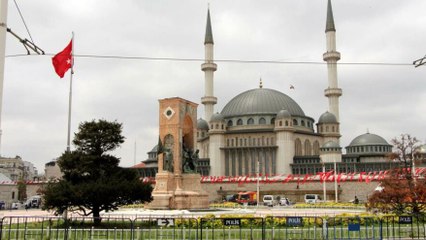 Descargar video: Taksim Camii’nde ilk namaz kılındı