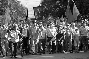 Queridos camaradas - Trailer español