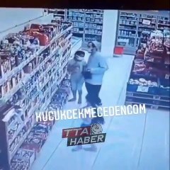 Yakalayın bu sapığı! Markette mide bulandıran taciz