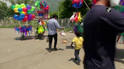 लॉकडाउन के दौरान श्रीनगर में एनजीओ ने जरूरतमंदों के बीच राशन किट वितरित की