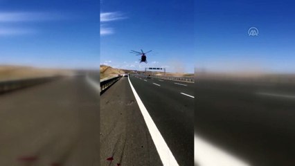 ANKARA - Otoyoldaki trafik kazasına 112 ambulans helikopteri  ile müdahale