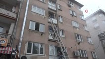 Son dakika haberi! 6 katlı apartmanda yangın paniği... İtfaiye ekiplerine tepki göstererek apartmana kendileri tırmandılar