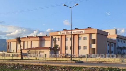 Silopili gençler, hastane korkusunu önlemek için Çocuk Polikliniğinin duvarlarına çizgi film kahramanlarını çizdi