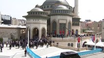 İSTANBUL - Taksim Camii ibadete açıldı - Kurdele kesimi