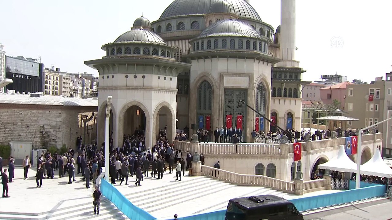 İSTANBUL - Taksim Camii ibadete açıldı - Kurdele kesimi