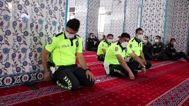 IĞDIR - Terör saldırısında şehit olan özel harekat polisi için mevlit okutuldu