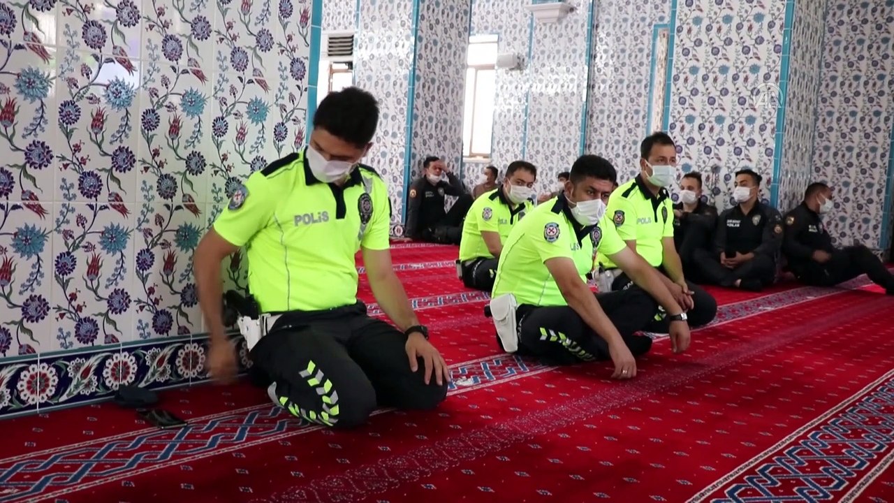 IĞDIR - Terör saldırısında şehit olan özel harekat polisi için mevlit okutuldu