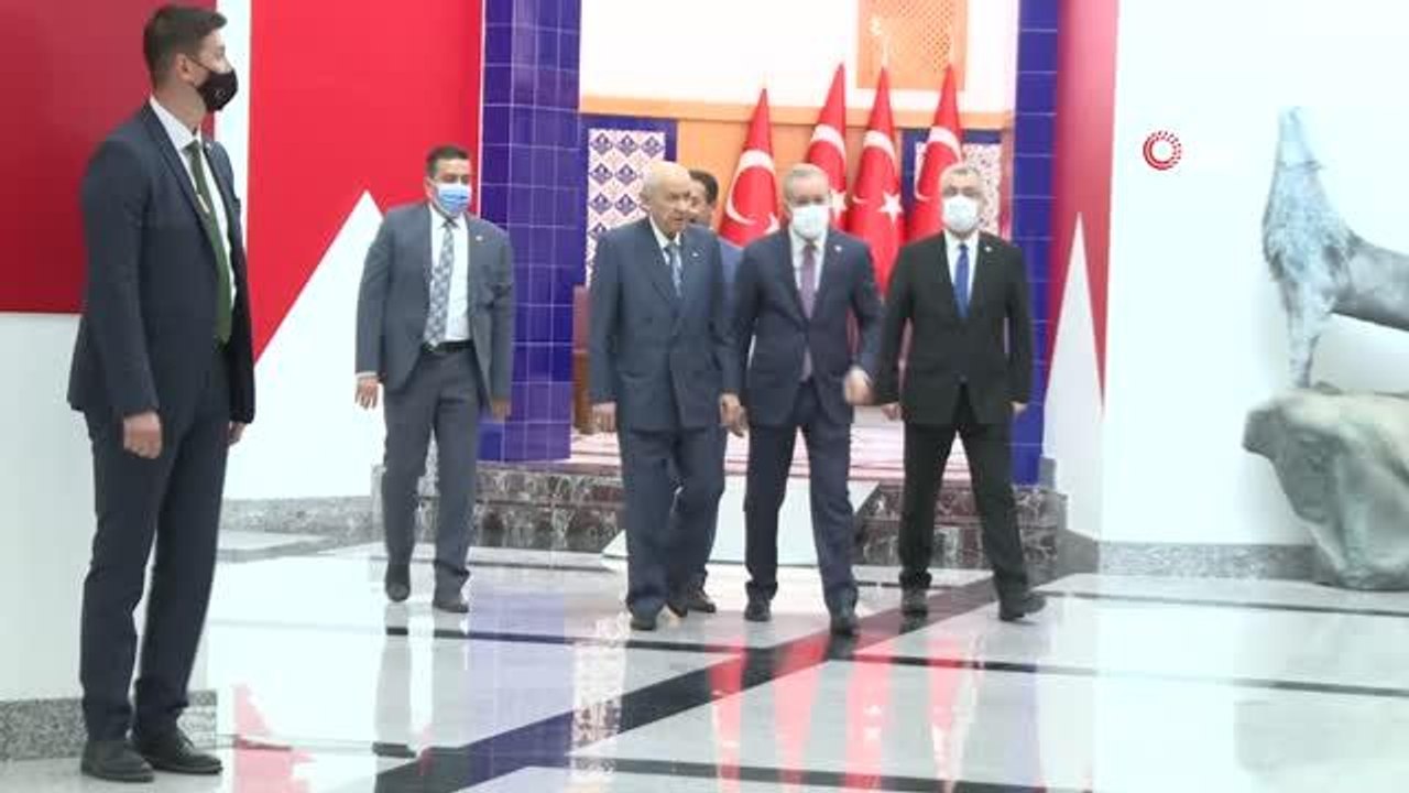 Devlet Bahçeli, partisinin Belediye Başkanları ile bir araya geldi