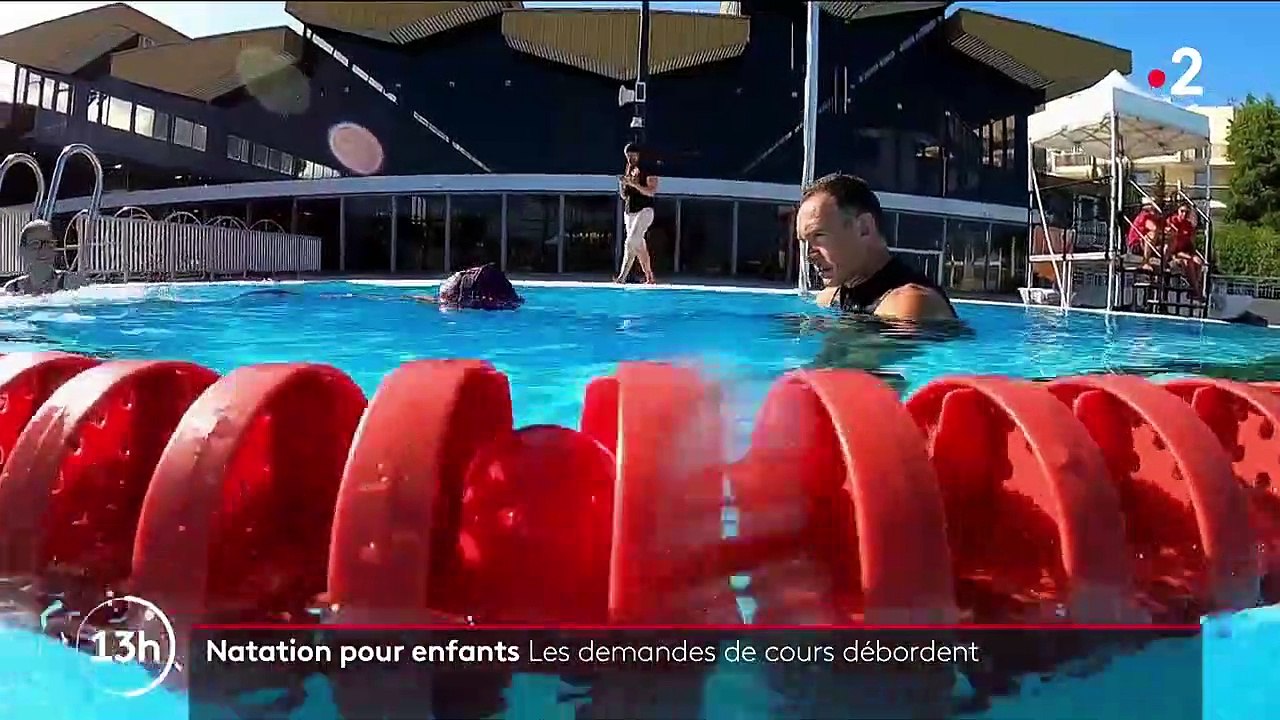 Sport : les cours de natation pris d'assaut par les enfants