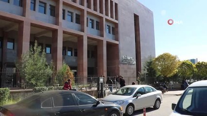 Öpücüğün rüşvet sayıldığı davada polise hapis cezası