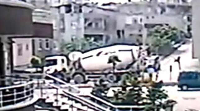 Son dakika haberleri: Beton mikseri sürücüsünün öldüğü kaza kamerada