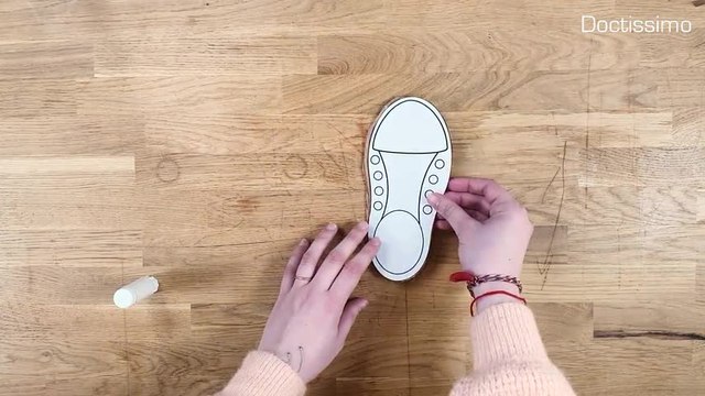 DIY : chaussure pour s'entraîner à faire ses lacets new