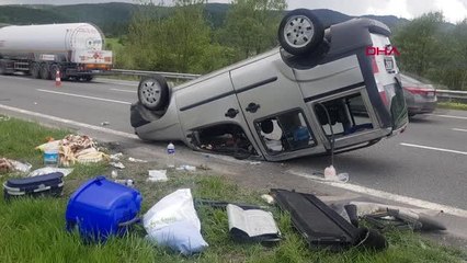 KONTROLDEN ÇIKAN ARAÇ TAKLA ATTI; 3 KİŞİ YARALANDI, ARAÇTAKİ KEDİ KAYBOLDU