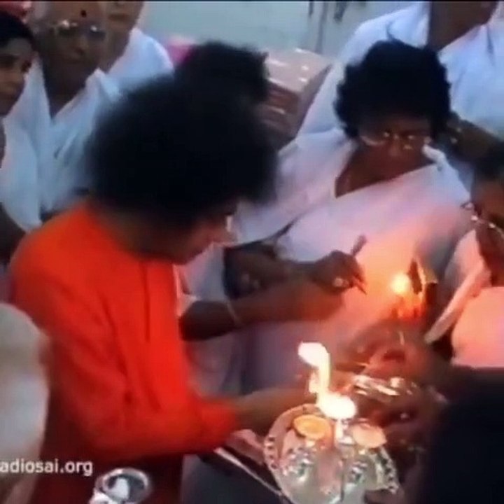 Divine Darshan Of Sri Sathya Sai Baba | Sai Darshan | Sathya Sai Baba Blessings