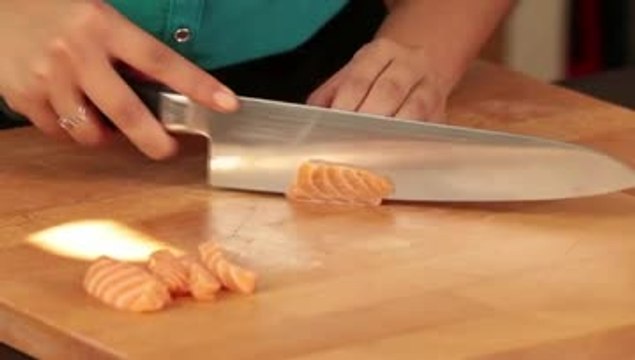 Sushis et makis au saumon