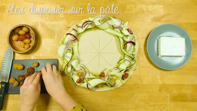 Tarte couronne feta, courgette, graines de courge et basilic