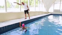 2 exercices de natation avec une planche
