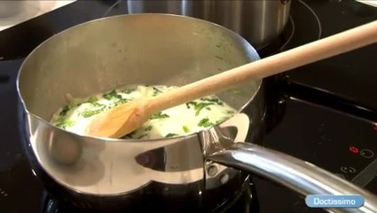 Crème de laitue avec des petits canederlis à la ricotta et à la confiture de citrons