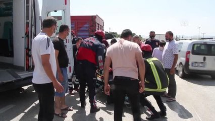 Manisa'da tıra arkadan çarpan cipin sürücüsü yaralandı