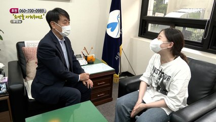 가족에게 도움을 준 센터를 방문한 손녀