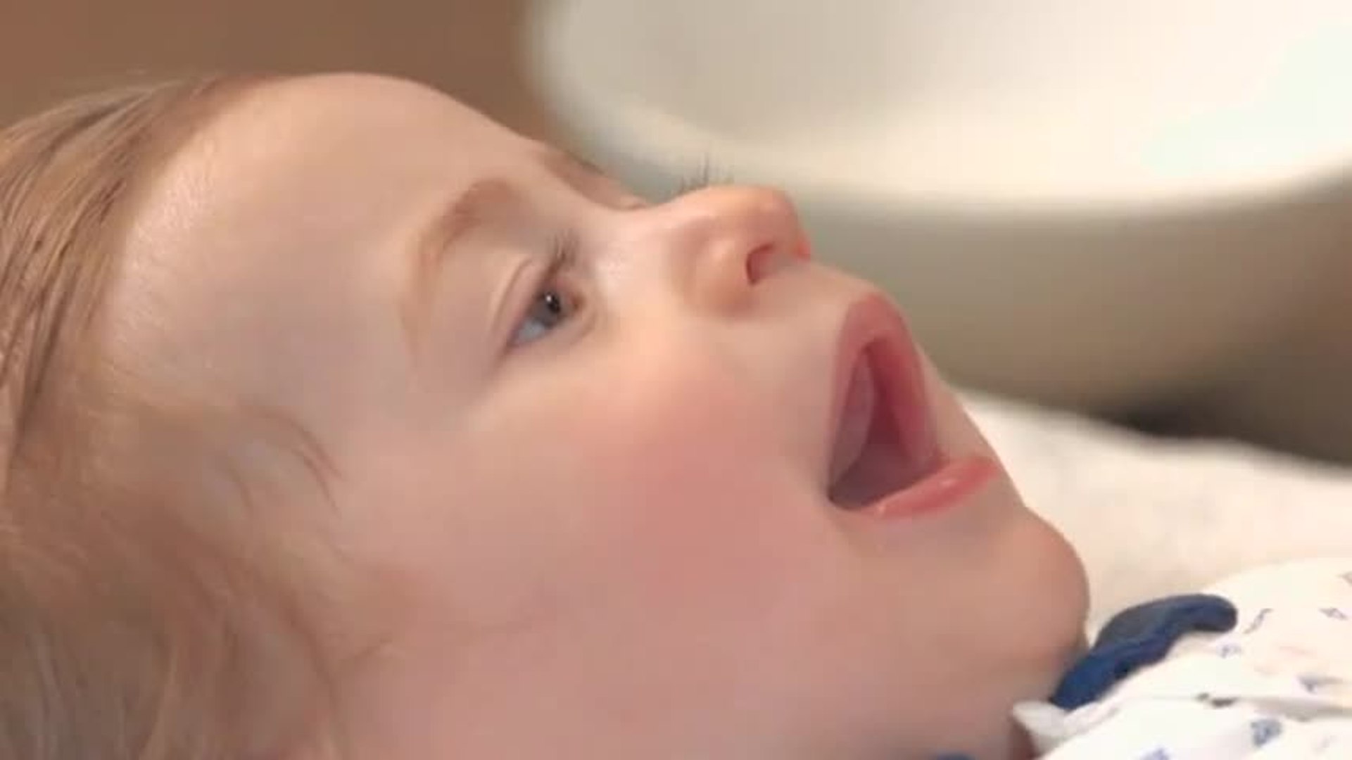 Les Soins Du Visage De Bebe Yeux Nez Oreilles Video Dailymotion