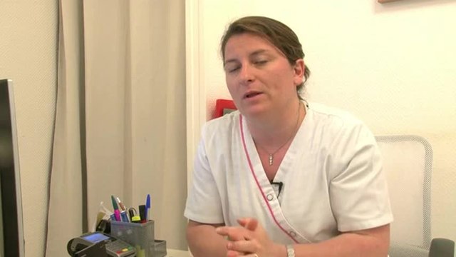 Pieds plats : faut-il consulter un podologue