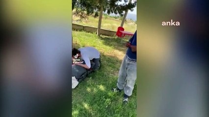 Burdurlu çiftçi aralarında geçen sohbet viral olan Kadanadalı paraşütçüyü uğurladı: Alman çikolatası olmasa da çikolatamızı verdik