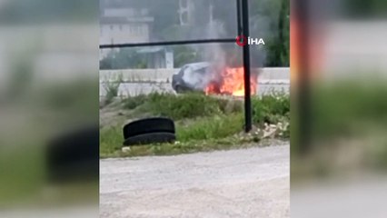 Seyir halindeki araç alev aldı