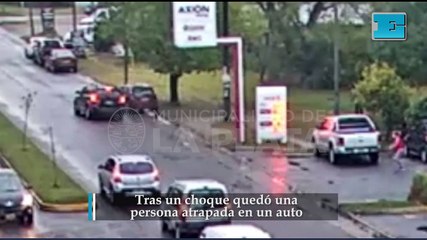 Tras un choque quedó una persona atrapada en un auto
