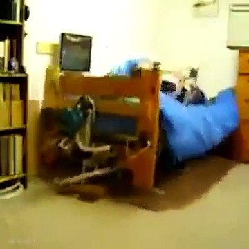 Çalar saatin sesiyle uyanamayanlara müthiş bir çözüm!