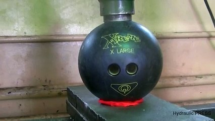 Bowling topu hidrolik pres makinesinin altında kalırsa!
