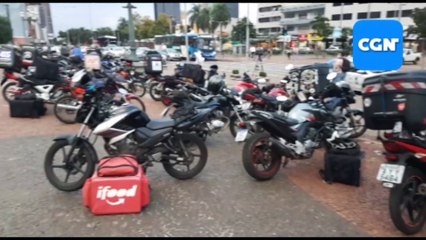 Motociclistas se unem em manifestação após morte de entregador