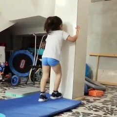 الطفل العنكبوت: فتاة تبلغ 7 سنوات وتبهر رواد الإنترنت بمهاراتها في التسلق