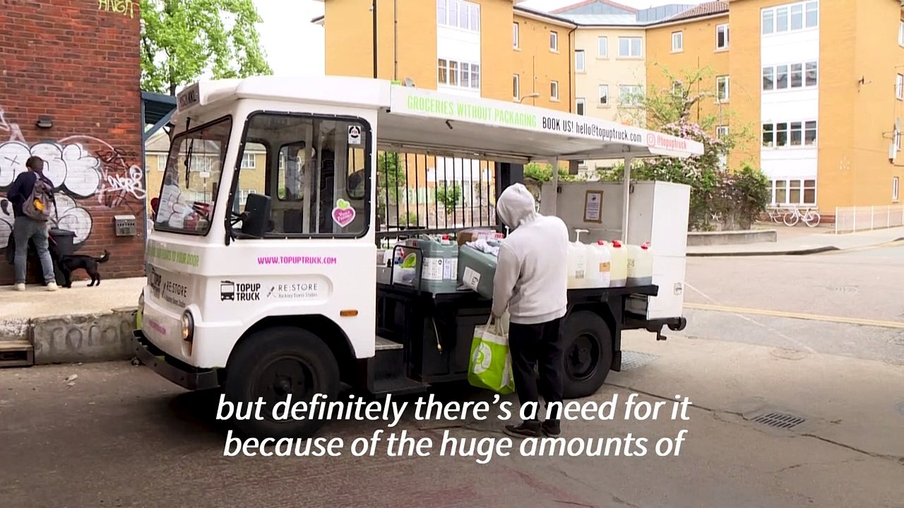 In London, a grocery store on wheels for "zero waste" shopping