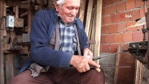 Sındırgı’da 56 yıldır tahta kaşık zanaatını yaşatıyor