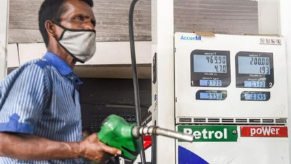 Descargar video: Fuel prices hiked again, petrol crosses 100-mark in Mumbai