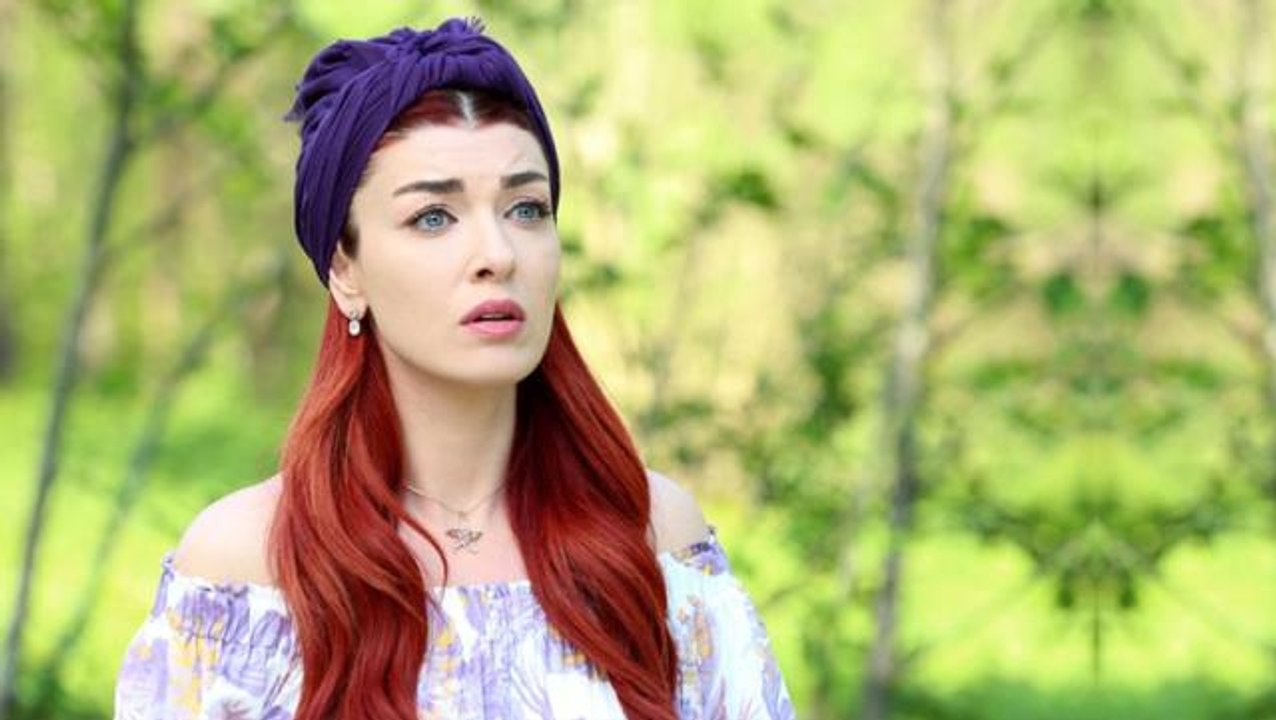 Oyuncu Aslıhan Güner, yeni projesi için kızıl saçlarını boyattı