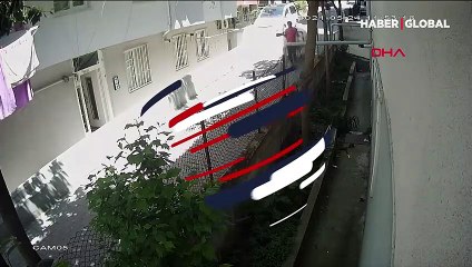 İstanbul'da dehşete düşüren görüntü! Arkadaşını defalarca bıçakladı