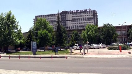 KAYSERİ - Cilt kanserine karşı ayna karşısında düzenli muayene önerisi