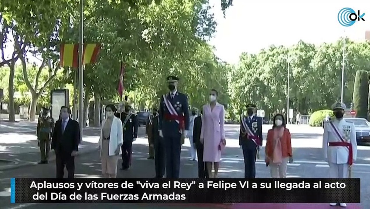 Aplausos y vítores de "viva el Rey" a Felipe VI a su llegada al acto del Día de las Fuerzas Armadas