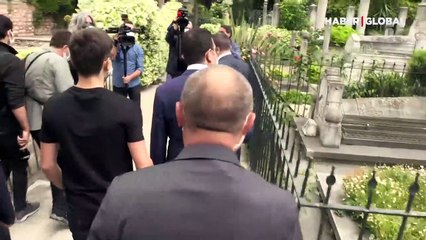 İstanbul Valisi Ali Yerlikaya ile İBB Başkanı Ekrem İmamoğlu Fatih Sultan Mehmet Türbesi'nde anmaya katıldı