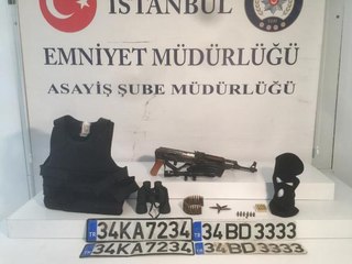 Son dakika haberi... BEYKOZ'DAKİ SİLAHLI ÇATIŞMADA OTOPARKÇIYI ÖLDÜREN SALDIRGANIN EVİNDEN CEPHANELİK ÇIKTI