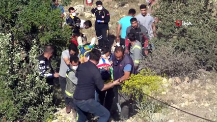 Uçuruma yuvarlanan kamyonette can pazarı... Öğrenciler araçtan güçlükle çıkarıldı