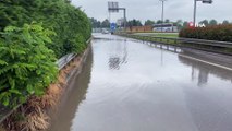 Metrekareye 201.6 kilogram yağış düşen kentte sokakla göle döndü